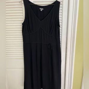 Ann Taylor black v-neck size 14